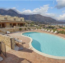 2 bedroom seaside apartments with shared pool, sleeps 4-5